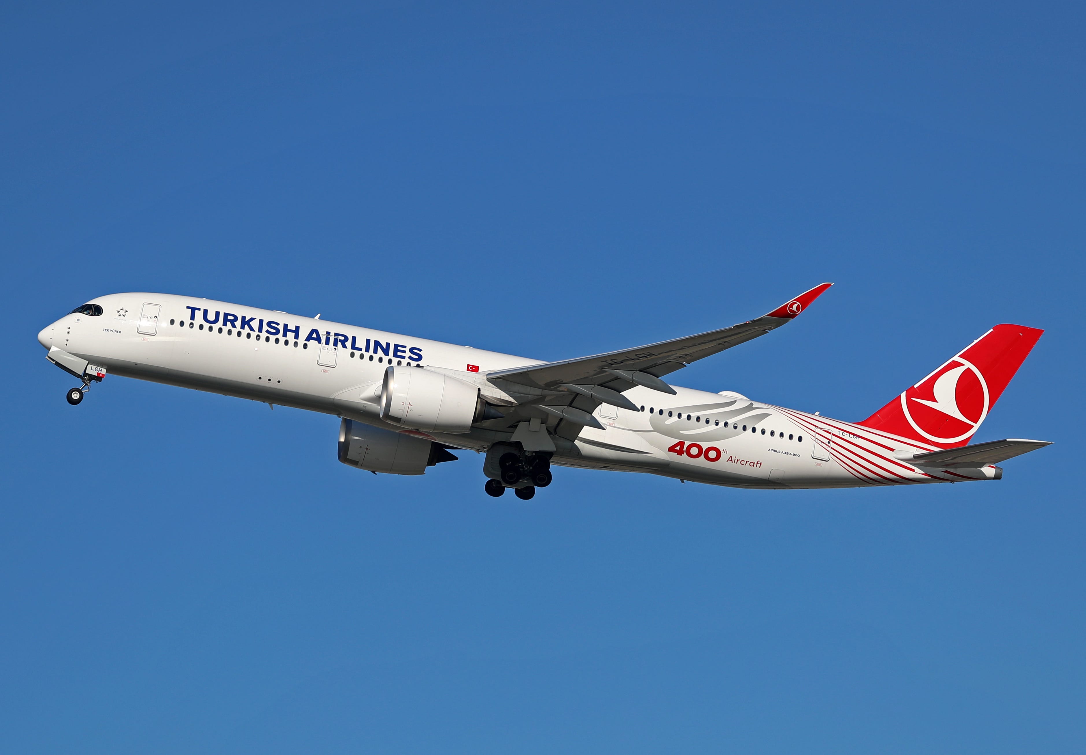 Das 400. Flugzeug von Turkish Airlines, ein Airbus A350-941, startet am 23. November 2023 vom Flughafen Barcelona in Barcelona, ​​Spanien.