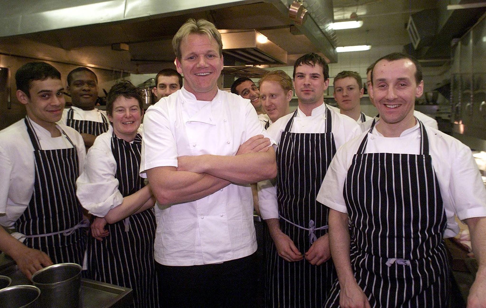 Der britische Chefkoch Gordon Ramsey war am 19. Januar 2001 mit seinen Mitarbeitern in der Küche seines Restaurants in Chelsea begeistert, nachdem er im diesjährigen Führer mit drei Michelin-Sternen ausgezeichnet wurde.  Ramsey ist erst der zweite britische Koch, der in der französischen Gastronomiebibel Michelin mit drei Sternen ausgezeichnet wurde.