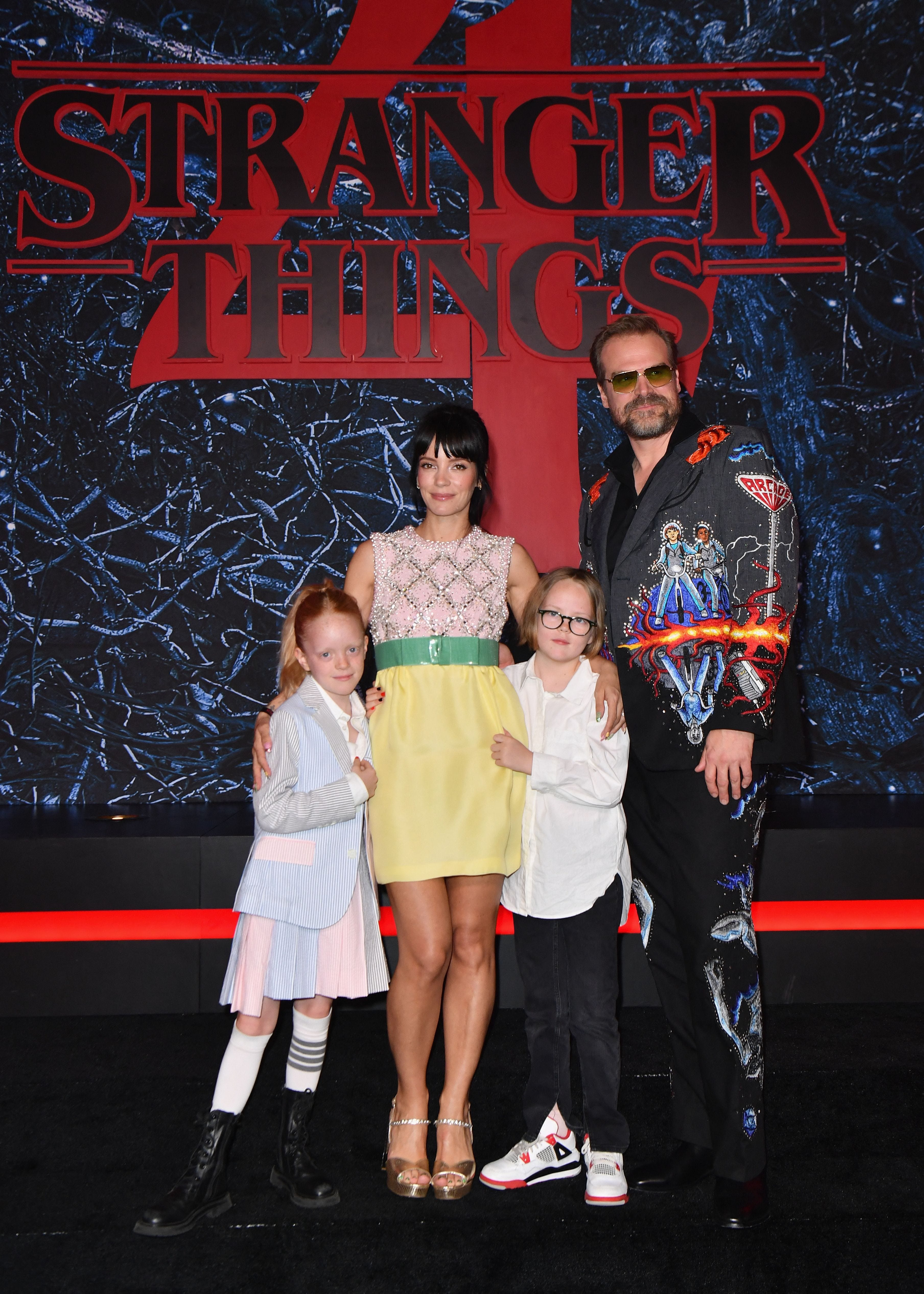 Lily Allen, David Harbour und Kinder bei der Premiere der vierten Staffel von Stranger Things