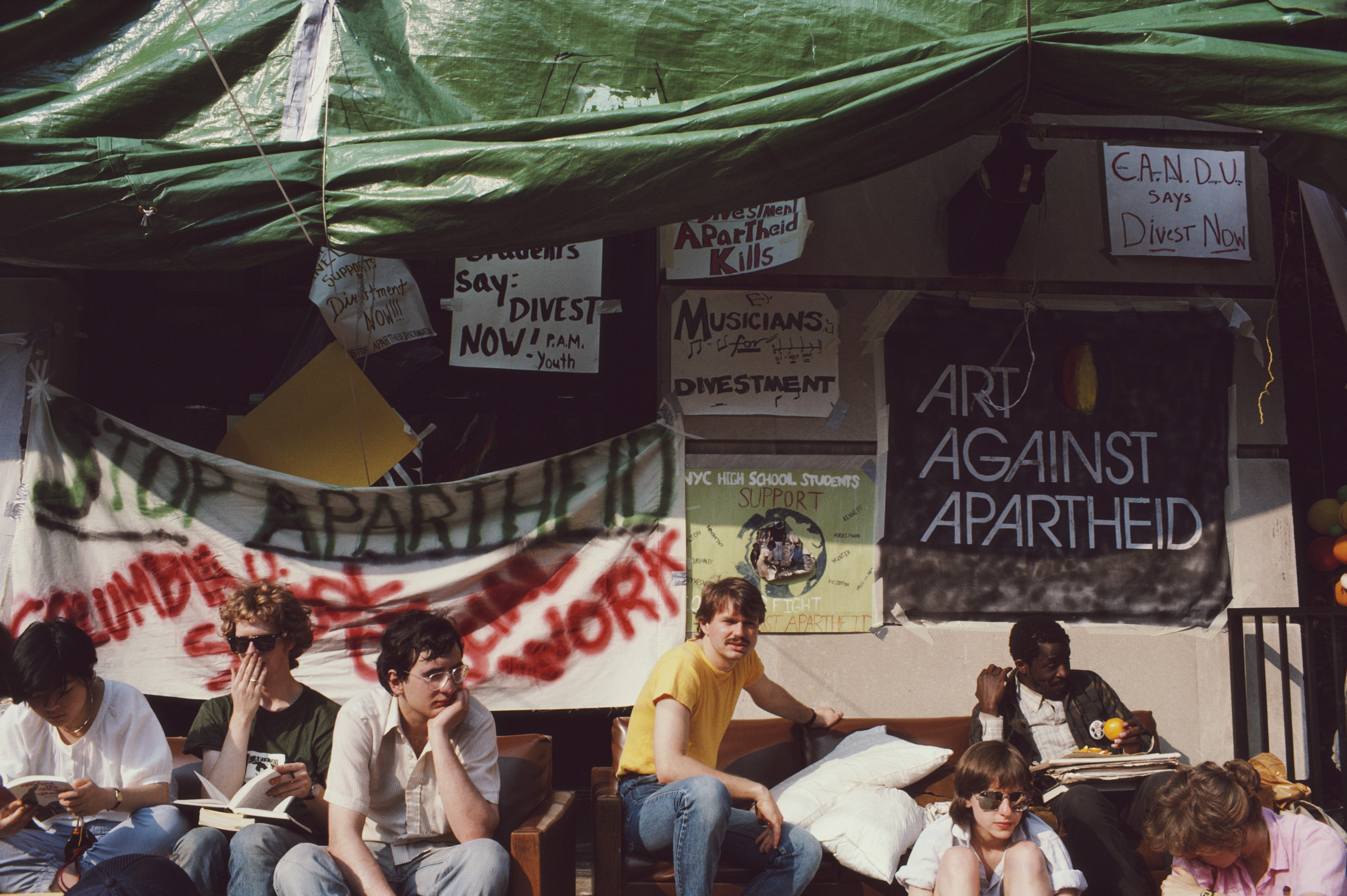 Studentendemonstranten bei den Demonstrationen 1985 an der Columbia University