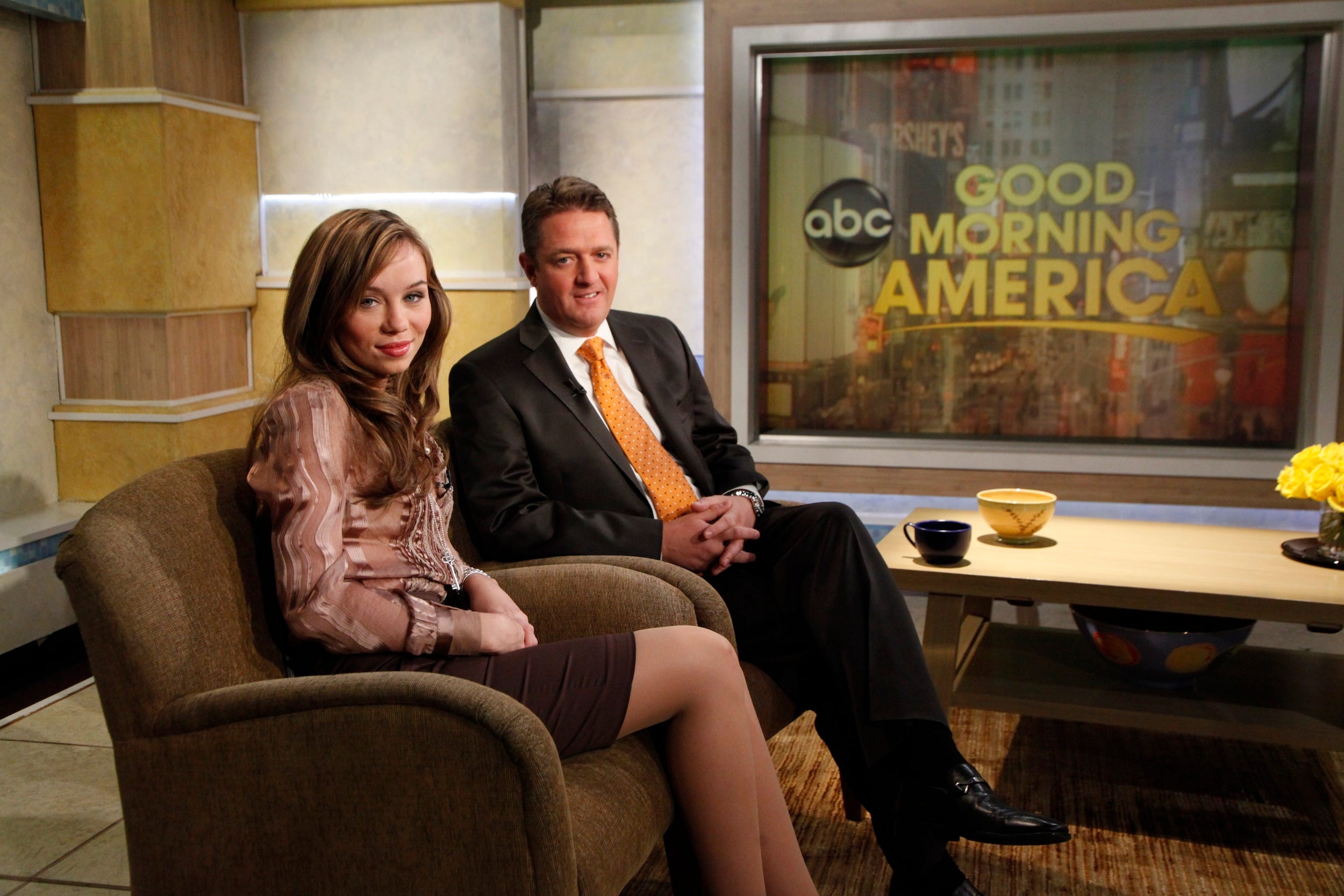 Capri Anderson und Keith Davidson am Set von Good Morning America im Jahr 2010.