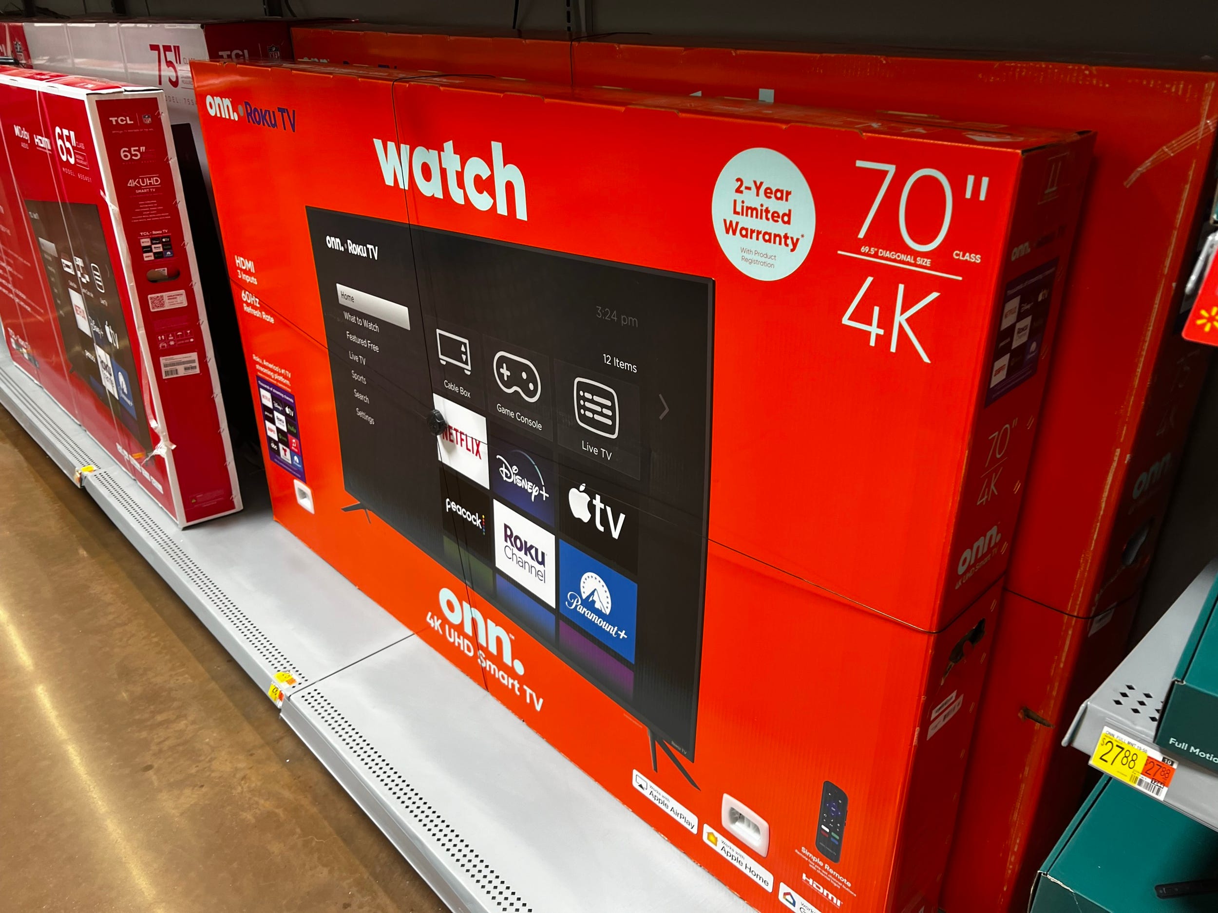 Ein 70-Zoll-4K-Fernseher bei Walmart.