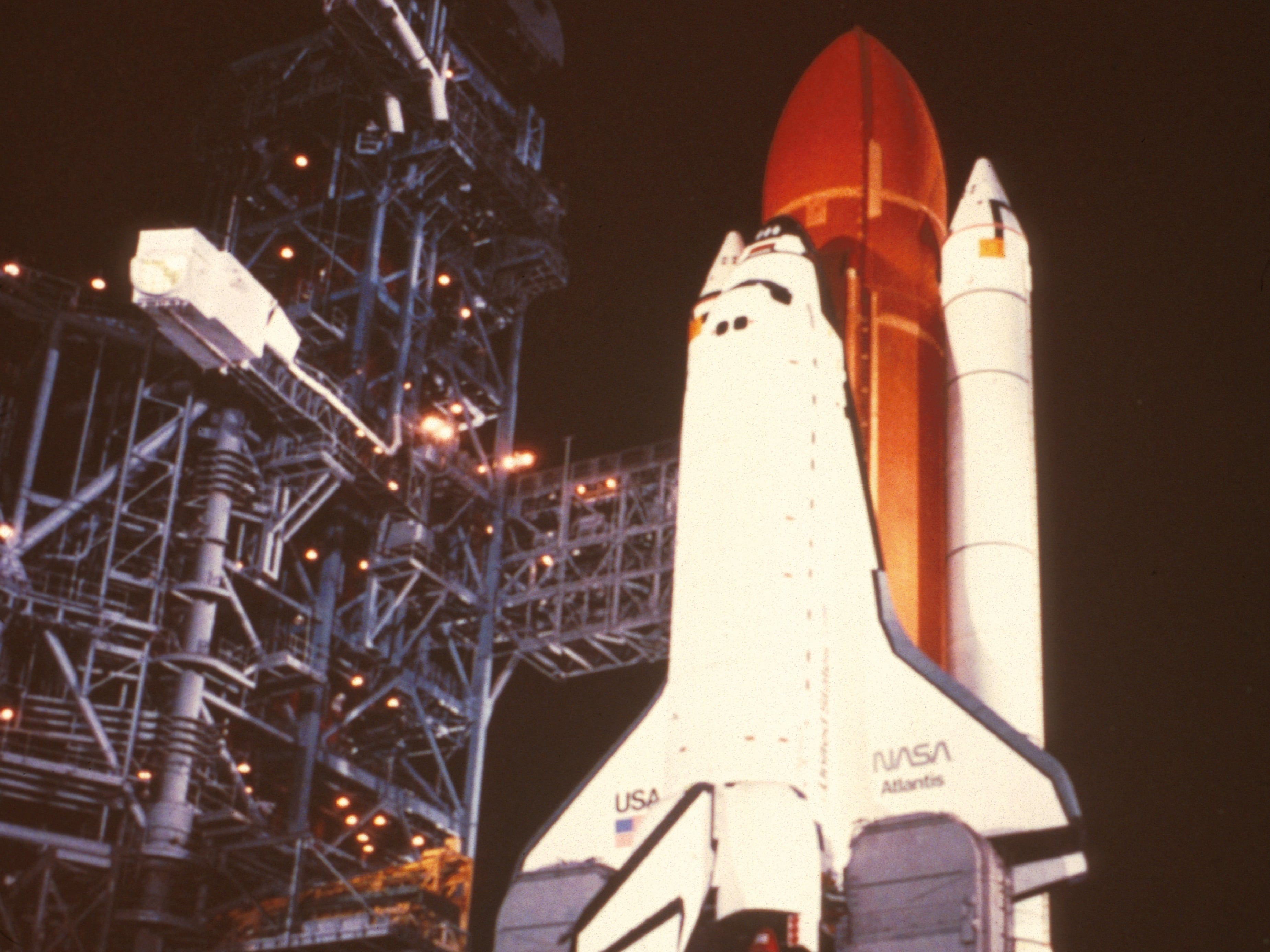 Gestapeltes Space Shuttle für Mission 51-J mit Orbiter Atlantis, August 1985.