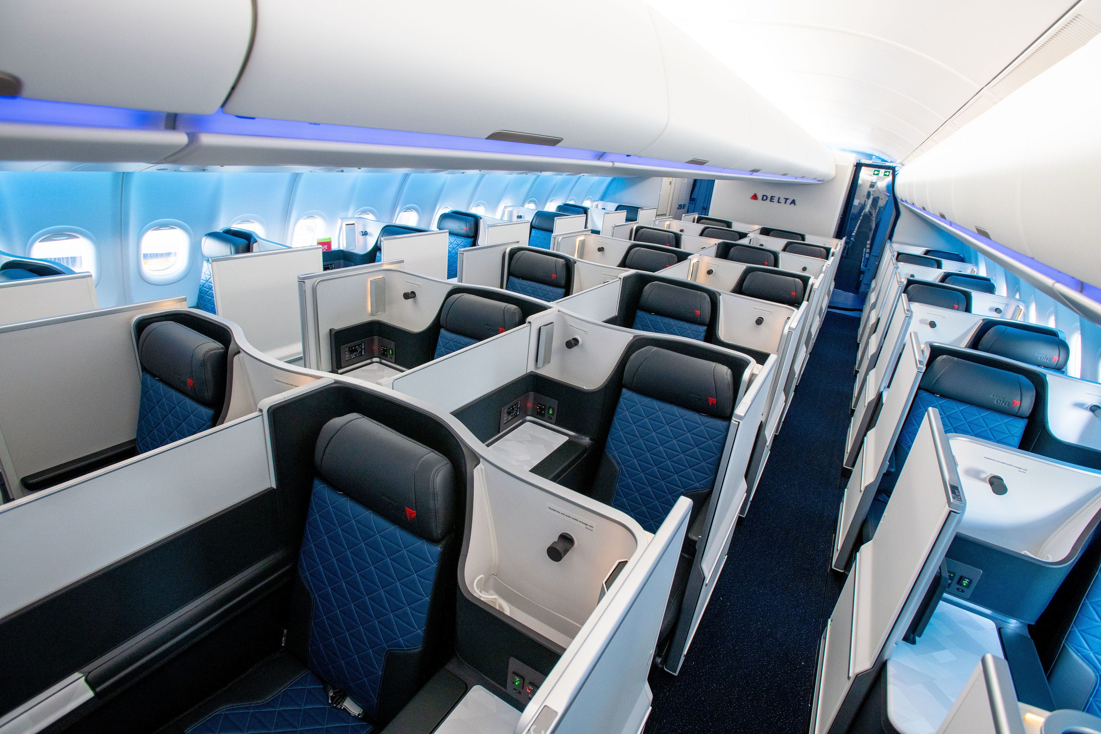 Die internationale Business-Class-Kabine von DeltaOne an Bord eines Airbus A330-900neo von Delta Air Lines