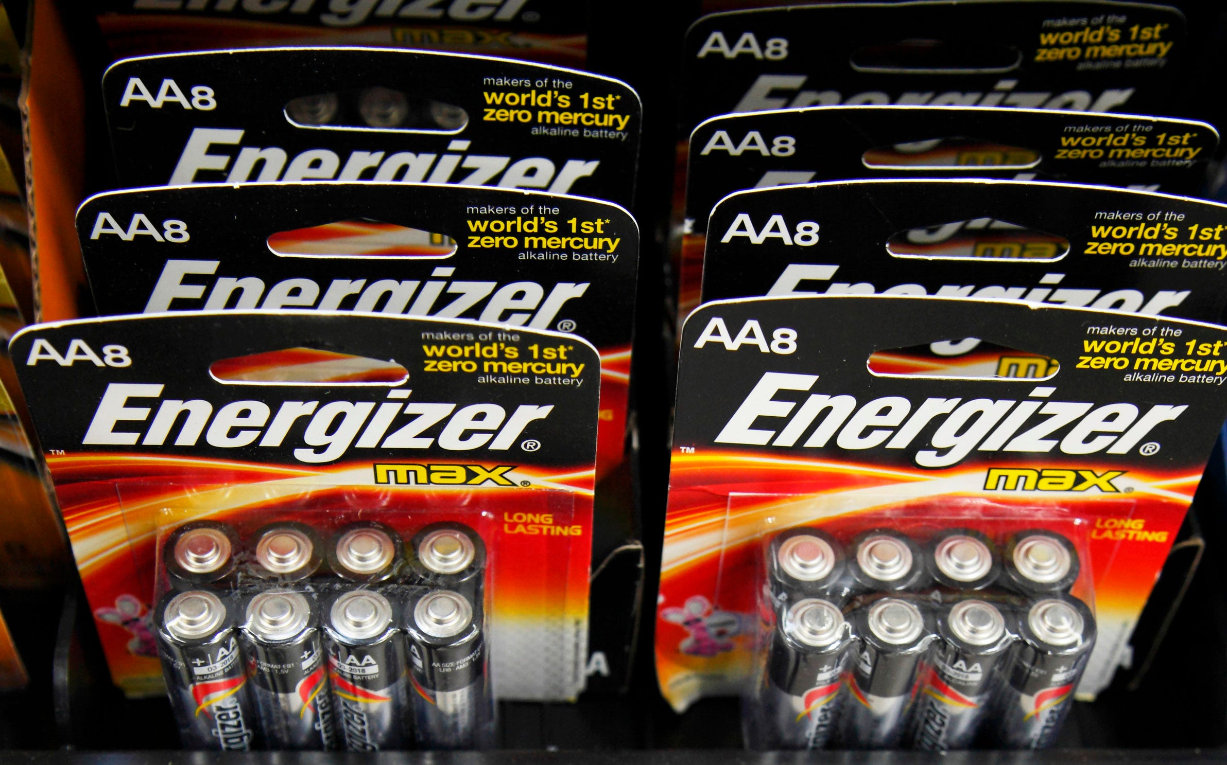 Energizer-Batterien sind in einem Wal-Mart-Geschäft in Chicago ausgestellt.