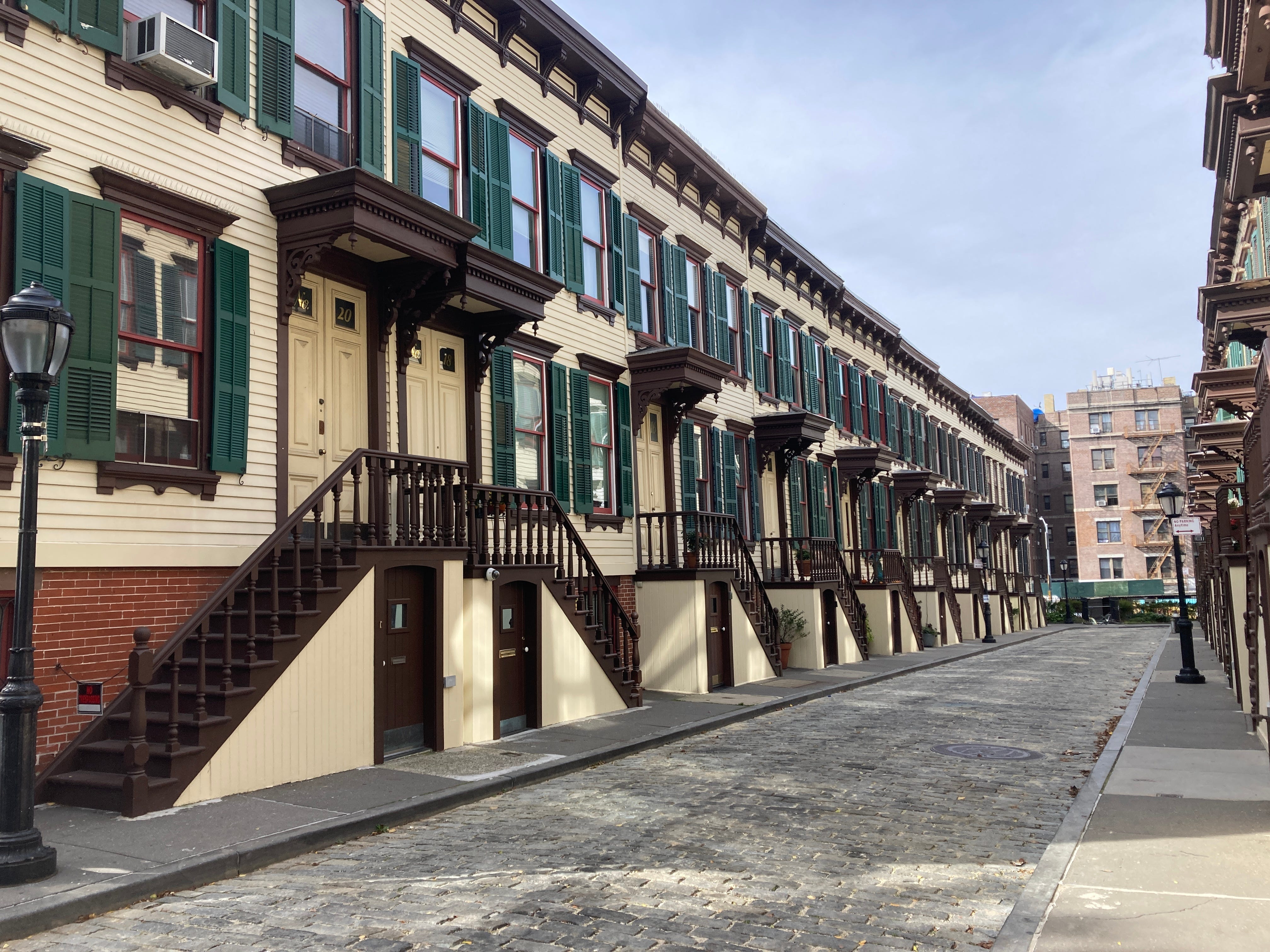 Historische Häuser auf der Sylvan Terrace in Manhattan.