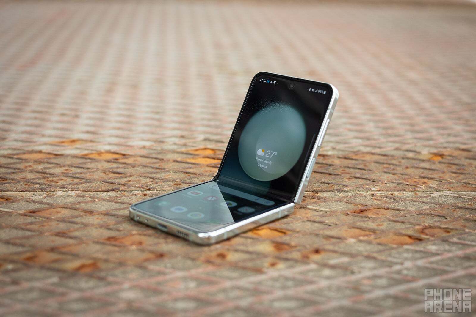 Das nächste Galaxy Z Flip wird gleich besser aussehen!  - Die Falte auf dem faltbaren iPhone könnte dank der „dickeren“ Lösung von Samsung weniger sichtbar sein