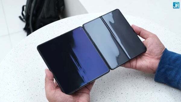Einige faltbare Geräte sind es "besser" als andere... OnePlus Open (links) im Vergleich zum Samsung Galaxy Z Fold 5 (rechts) – Die Falte auf dem faltbaren iPhone könnte dank Samsungs „dickerer“ Lösung weniger sichtbar sein