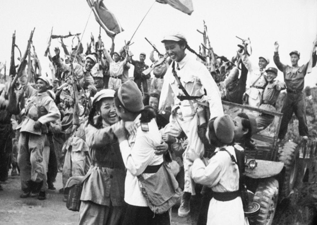 Nordkoreanische und chinesische Truppen feiern ihren gemeinsamen Sieg im Koreakrieg