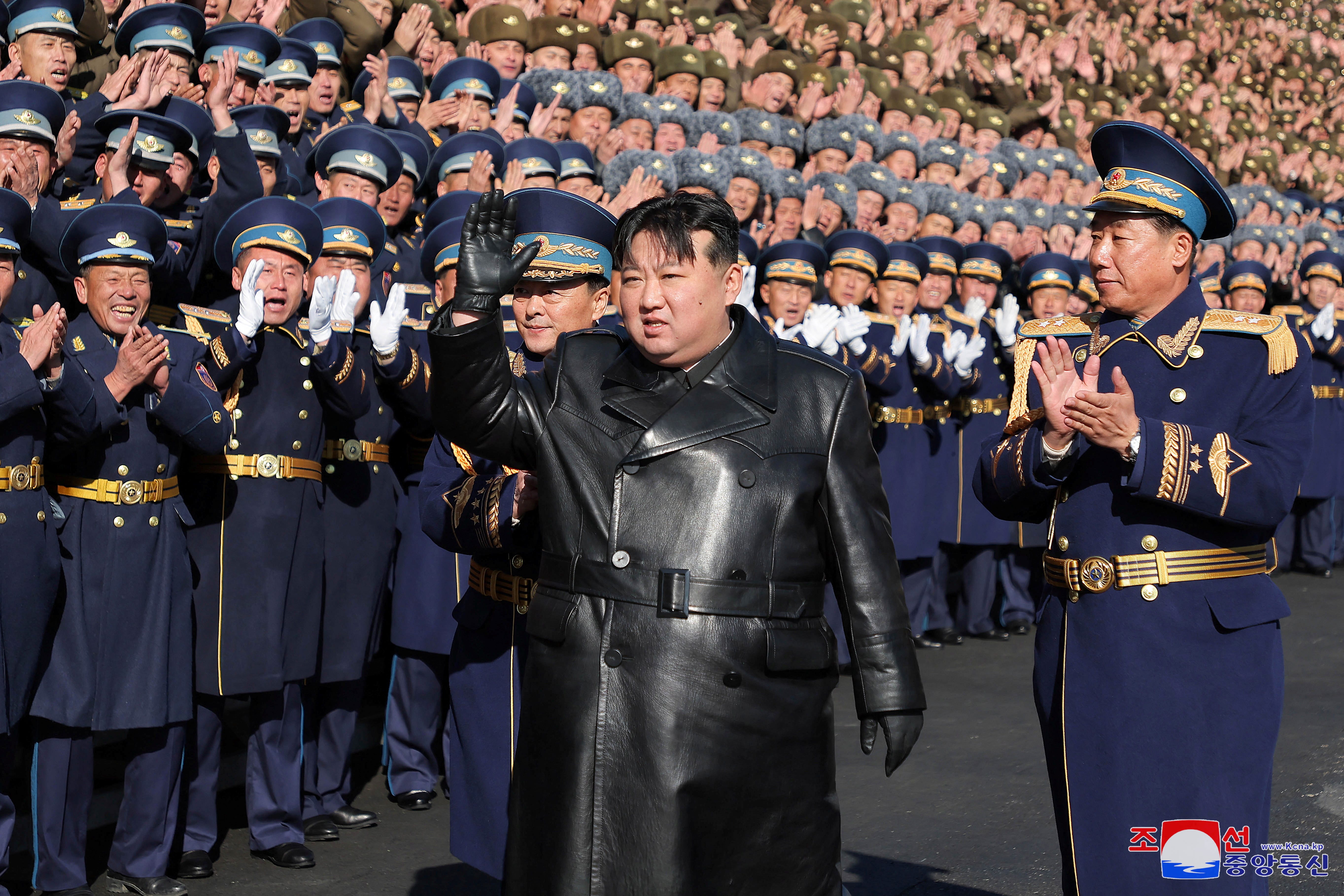 Der nordkoreanische Machthaber Kim Jong Un besucht das Hauptquartier der Luftwaffe der Koreanischen Volksarmee