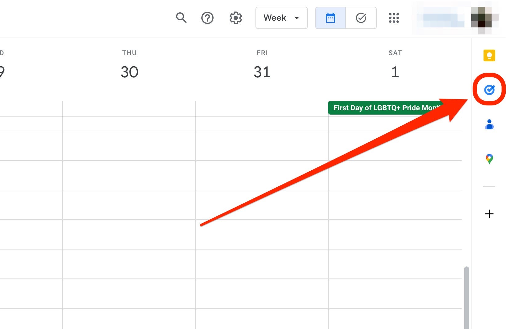 Ein Screenshot von Google Kalender zeigt das Aufgabensymbol – ein blau umkreistes Häkchen – hervorgehoben durch ein rotes Kästchen und einen roten Pfeil.