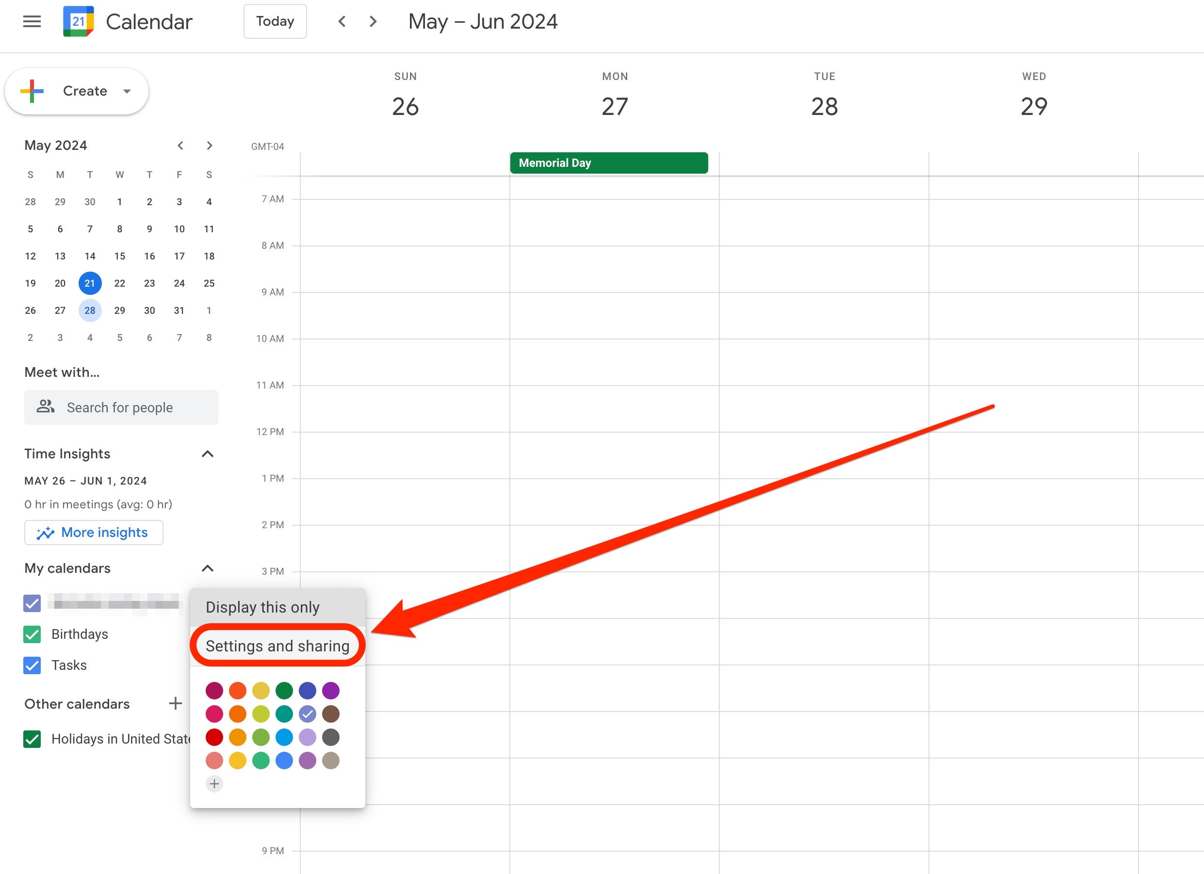 Ein Screenshot von Google Kalender zeigt die Schaltfläche „Einstellungen und Teilen“, hervorgehoben durch ein rotes Kästchen und einen roten Pfeil.