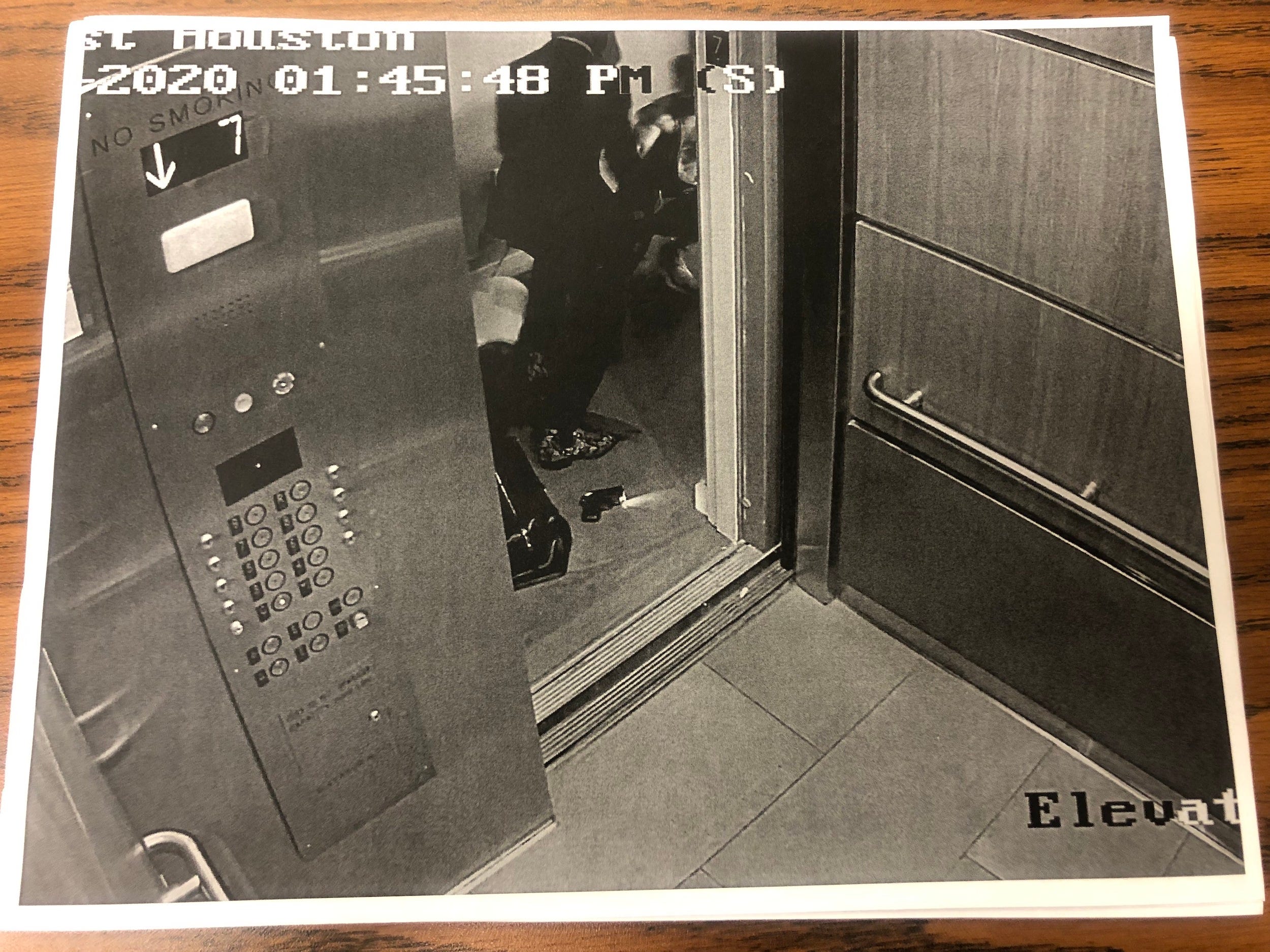 Ein Foto vom Tatort zeigt, wie der Tech-CEO Fahim Saleh in der Eigentumswohnung des Opfers in Manhattan von seinem Mörder angegriffen wird.