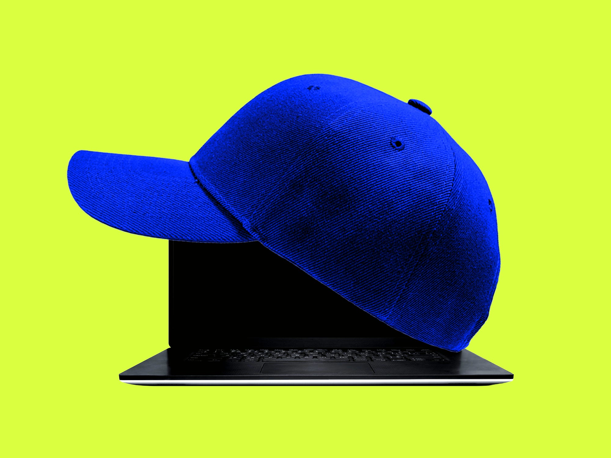Ein Hut über einem Laptop