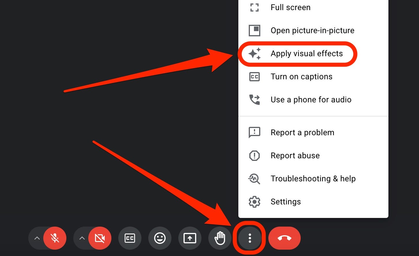 Ein Screenshot von Google Meet zeigt das Symbol „Weitere Optionen“ und die Schaltfläche „Visuelle Effekte anwenden“, hervorgehoben durch rote Kästen und Pfeile.