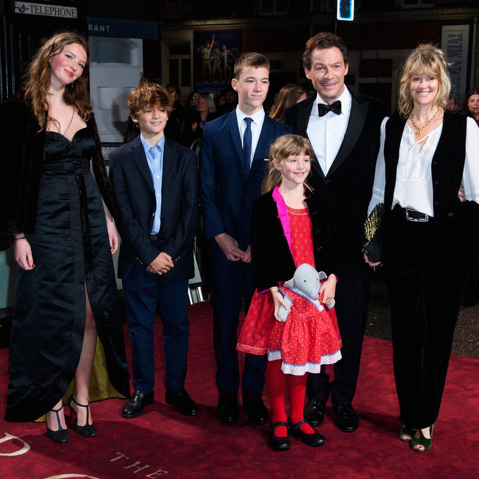 Dominic West, wife Catherine FitzGerald and their children on the red carpet of the fifth season premiere of "The Crown"
