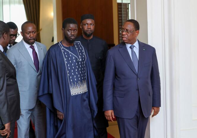 Senegalese President-elect Bassirou Diomaye Faye (center) meets outgoing President Macky Sall (right), accompanied by opponent Ousmane Sonko (second from right), at the presidential palace in Dakar, March 28, 2024. 