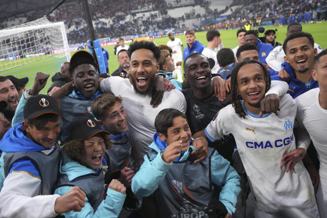 Marseille players celebrate their victory at the end of their Europa League quarter-final second leg against Benfica Lisbon, at the Stade-Vélodrome, April 18, 2024. 
