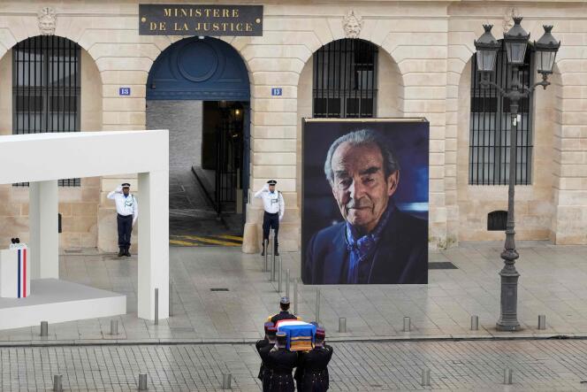 Republican guards carry the coffin of former Minister of Justice Robert Badinter during a national tribute ceremony in his honor in front of the Ministry of Justice, on Place Vendôme, in Paris, February 14, 2024. 