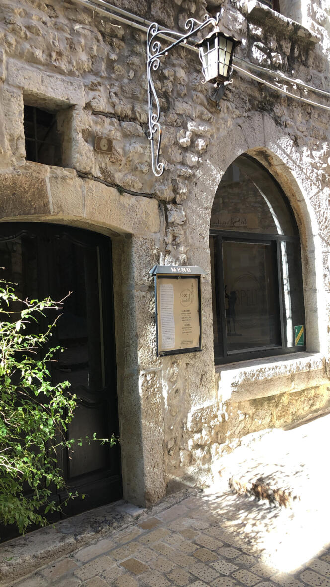 The facade of the Spelt restaurant, located in the medieval town of Tourrettes-sur-Loup.
