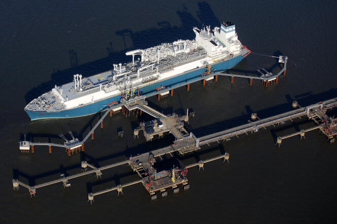The LNG carrier “Höegh Esperanza” at the LNG terminal in Wilhelmshaven (Germany), September 2, 2023.