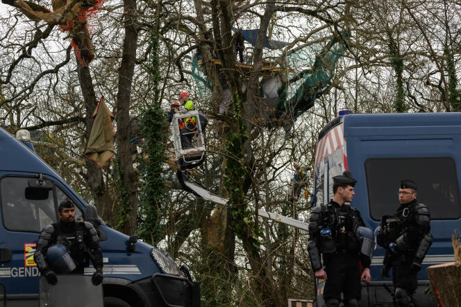 The police are carrying out an operation to dislodge activists occupying trees to protest against the A69 motorway project, in the “zone to defend” (ZAD) of Crem'Arbre in Saïx (Tarn), February 22, 2024.