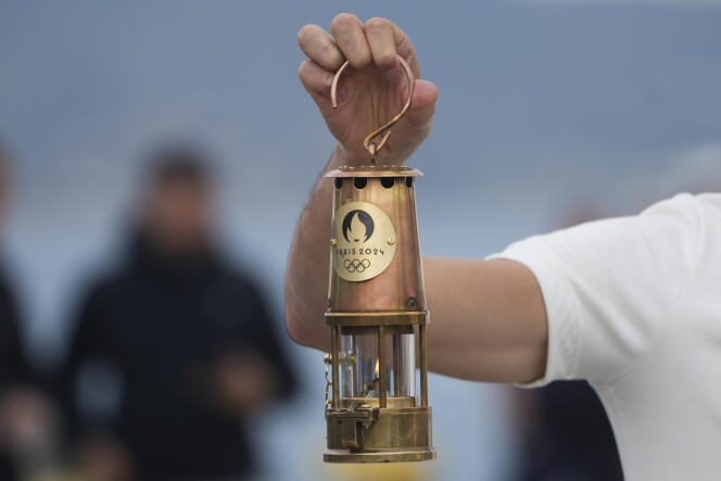 The Olympic flame, in a lantern, before boarding Greece, on the “Belem”, aboard which it will reach Marseille, on May 8, 2024. 