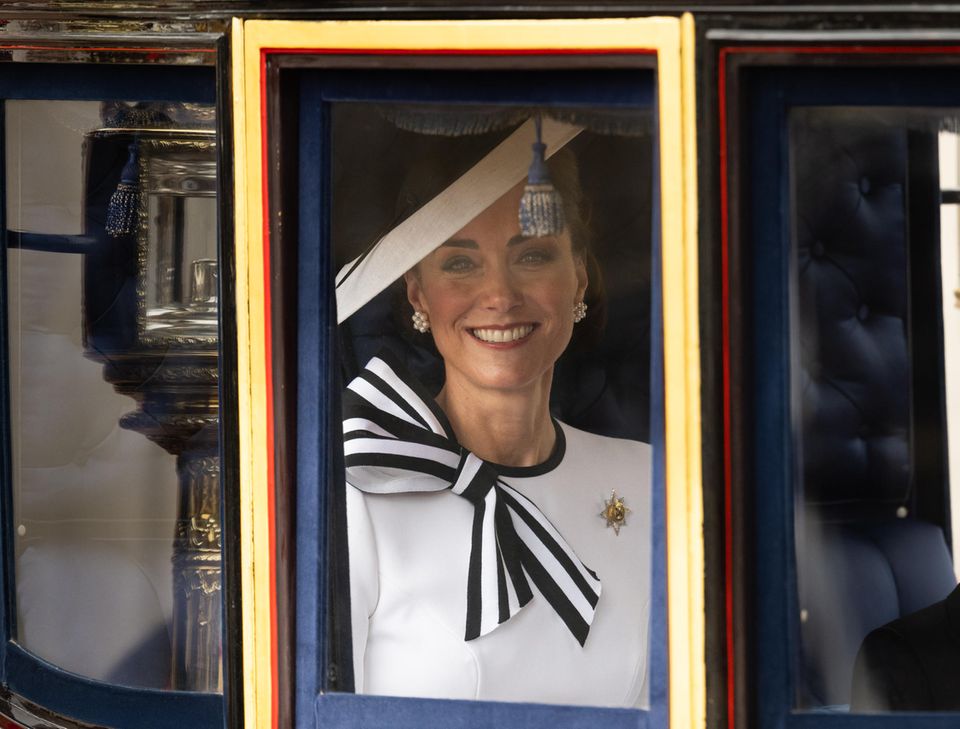 Catherine, Princess of Wales, in the carriage. 